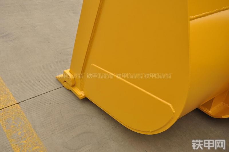 山东临工LG953装载机局部