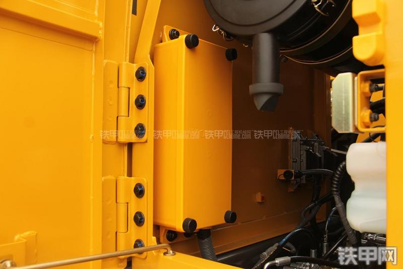 山东临工LG6225E挖掘机局部