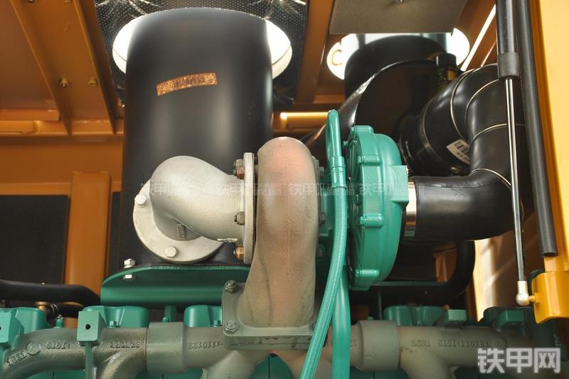 山东临工LG953N节能型装载机局部