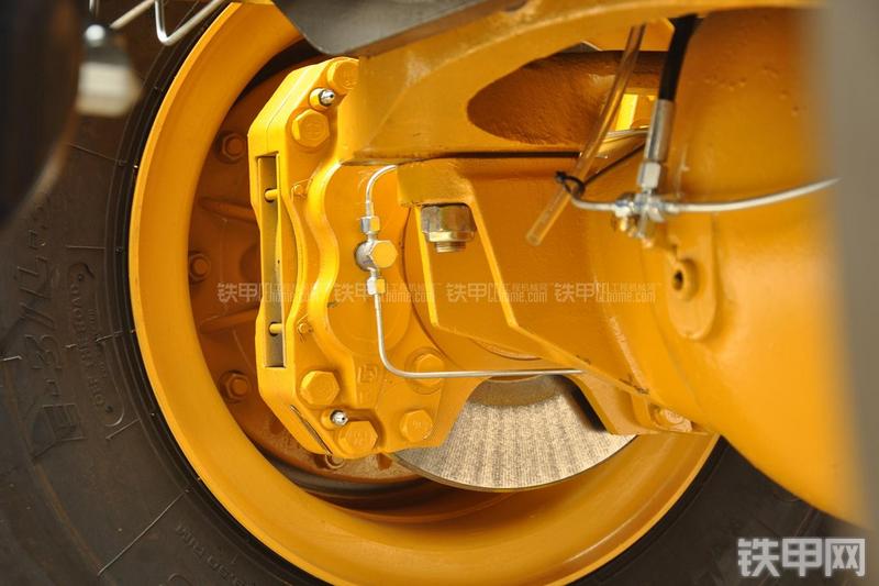 山东临工LG953装载机局部