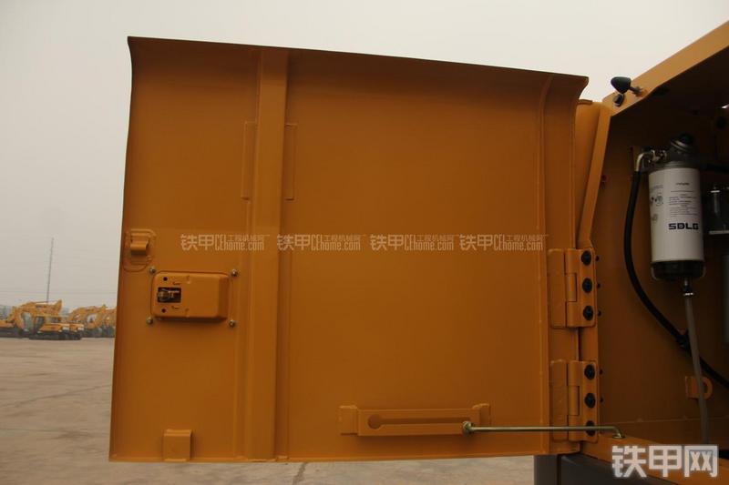 山东临工LG6225E挖掘机局部