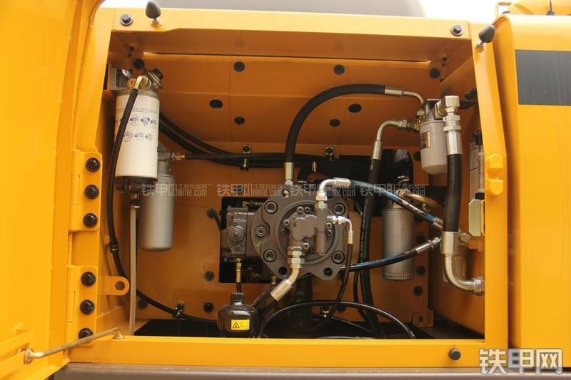 山东临工LG6210挖掘机局部