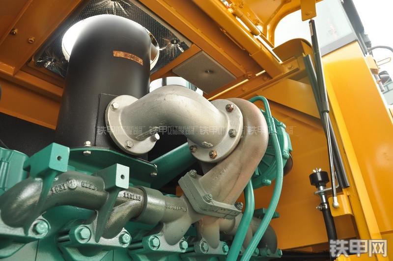 山东临工LG953N节能型装载机局部