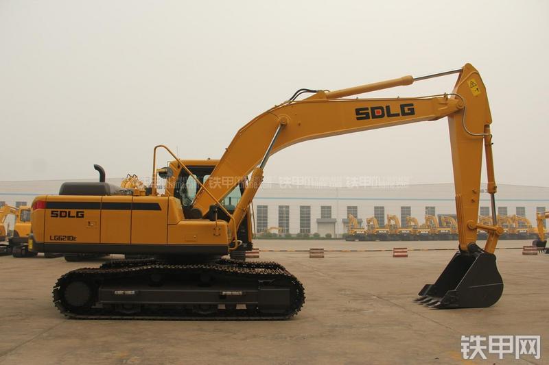 山东临工LG6210挖掘机整机外观