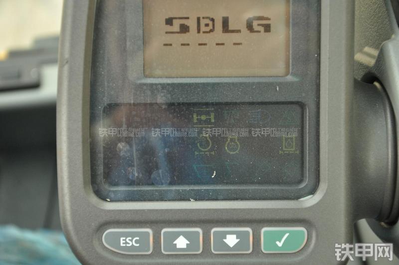 山东临工LG6225E挖掘机局部