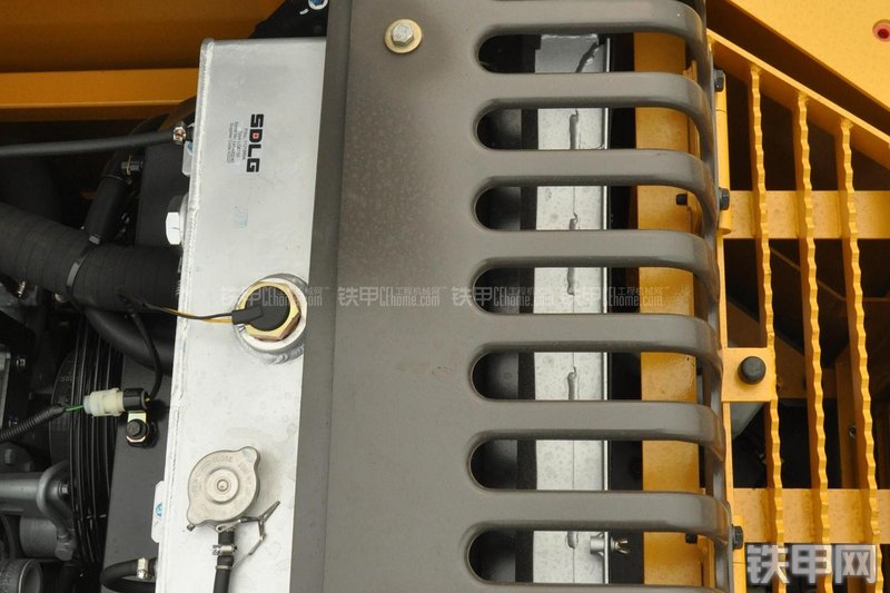 山东临工LG6135E挖掘机局部