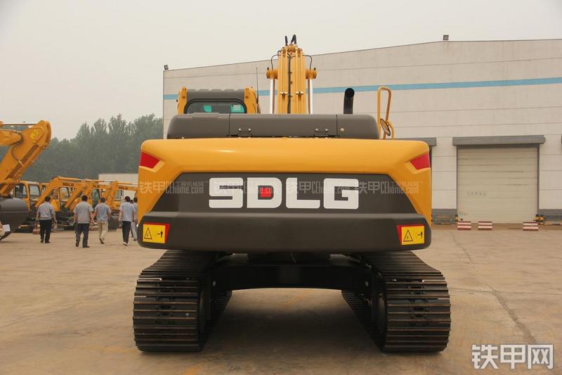 山东临工LG6225E挖掘机整机外观