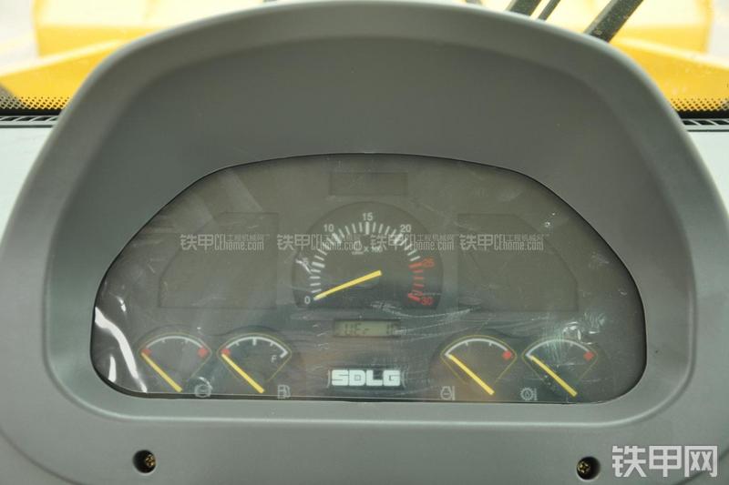 山东临工LG953N节能型装载机局部