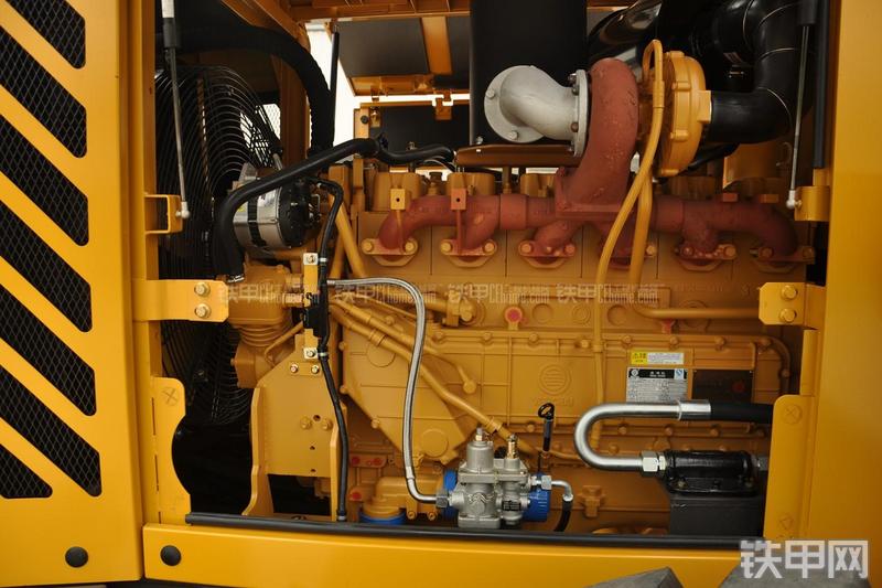 山东临工LG953装载机局部