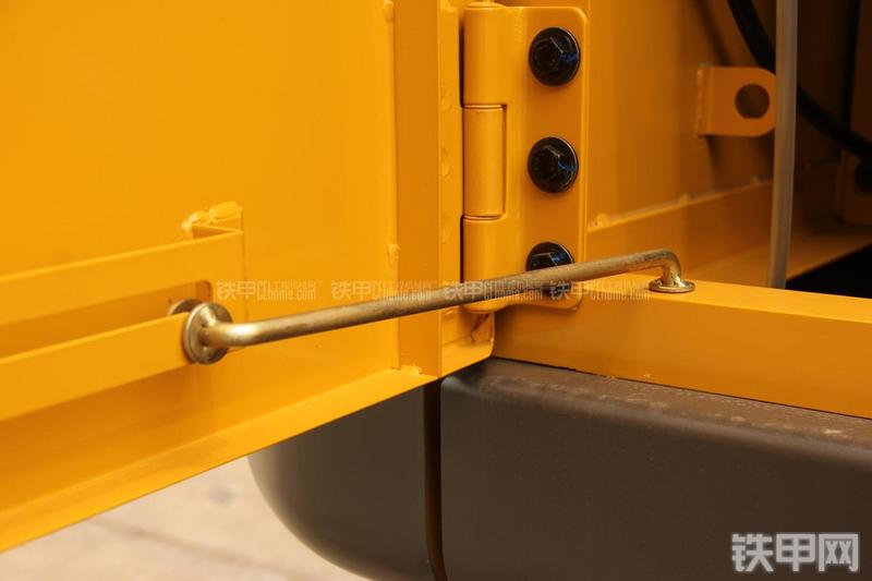 山东临工LG6210挖掘机局部