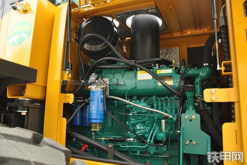 山东临工LG953N节能型装载机局部