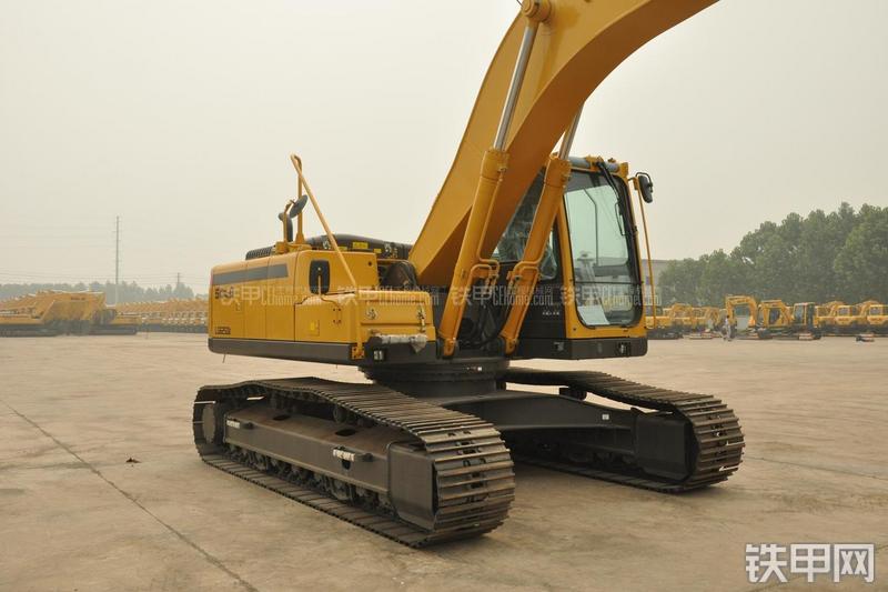 山东临工LG6250E挖掘机整机外观