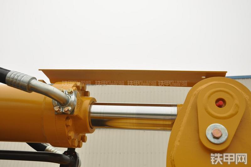 山东临工LG953装载机局部