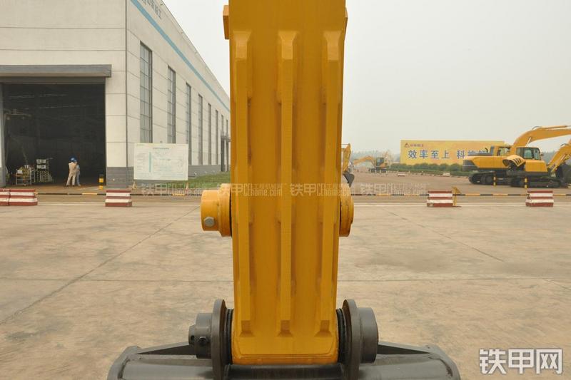 山东临工LG6150E挖掘机局部