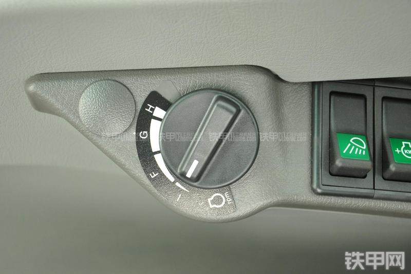 山东临工LG6225E挖掘机局部