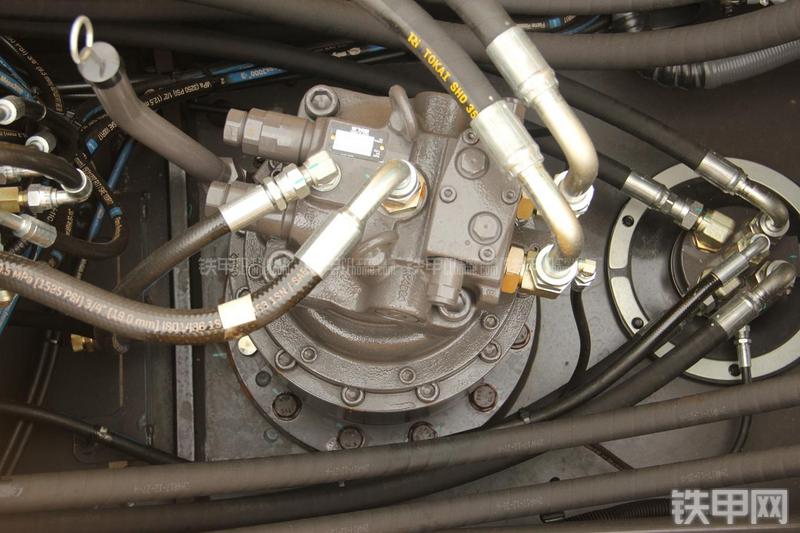 山东临工LG6225E挖掘机局部