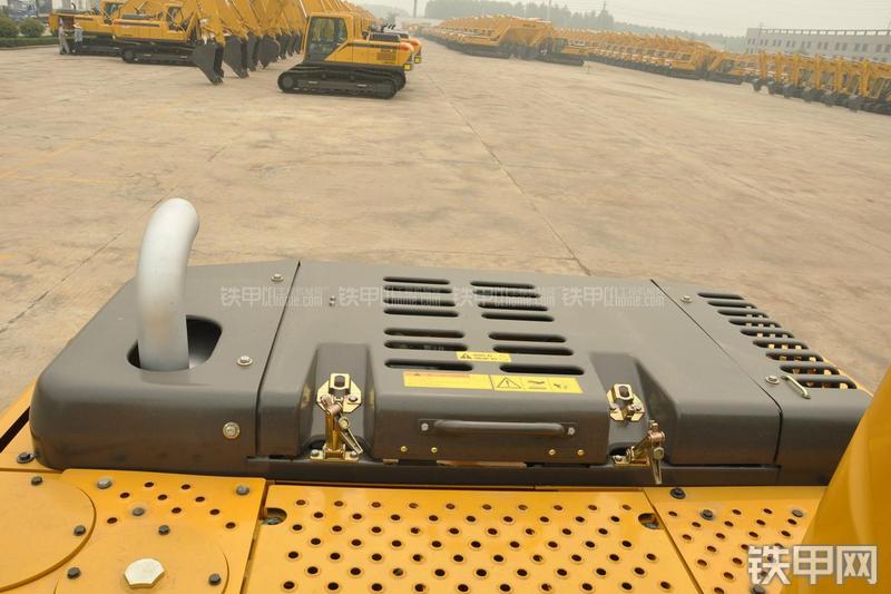 山东临工LG6150E挖掘机局部