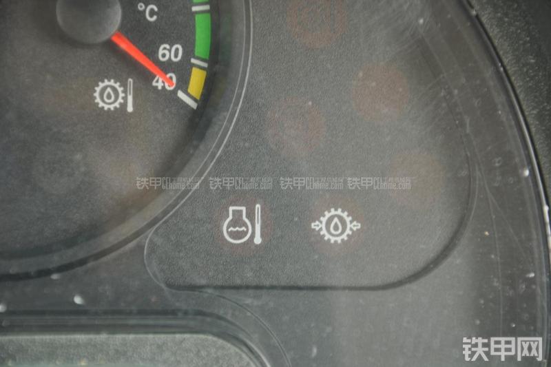 山东临工LG953装载机局部