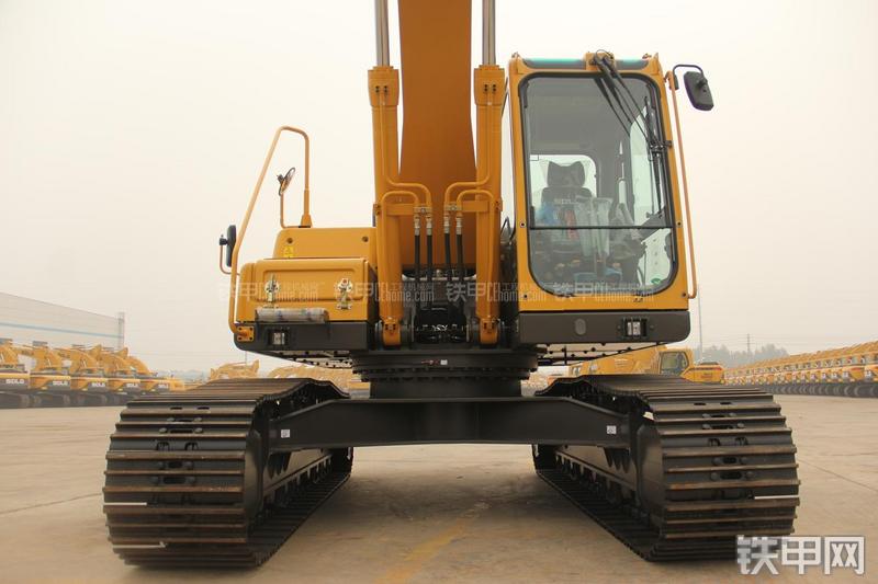 山东临工LG6225E挖掘机局部