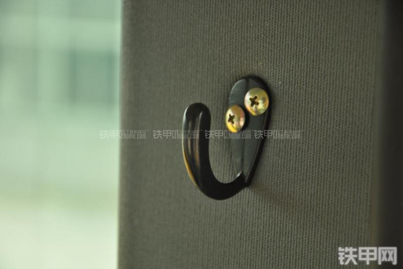 山东临工LG953装载机局部