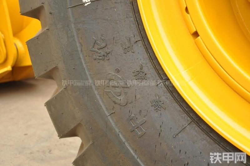 山东临工LG953装载机局部