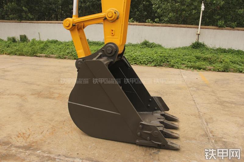 山东临工LG6210挖掘机局部