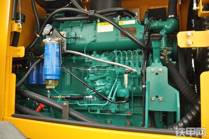 山东临工LG953N节能型装载机局部