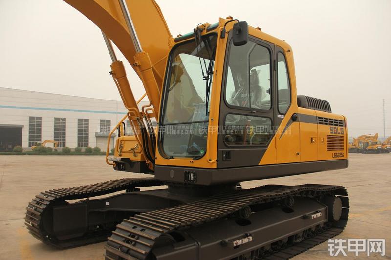 山东临工LG6225E挖掘机局部