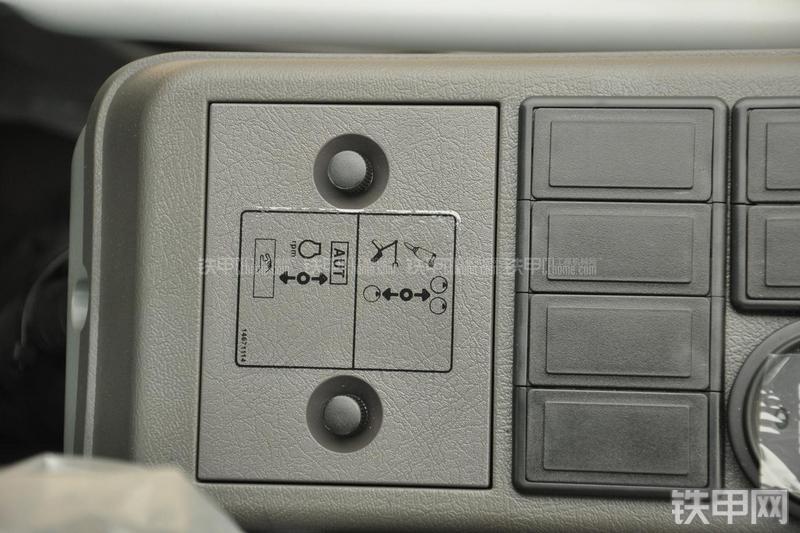 山东临工LG6210挖掘机局部