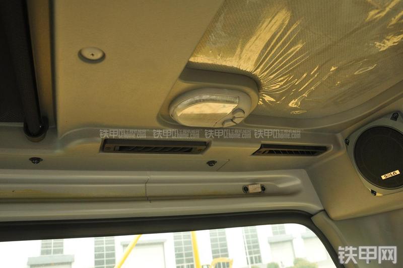 山东临工LG6225E挖掘机局部