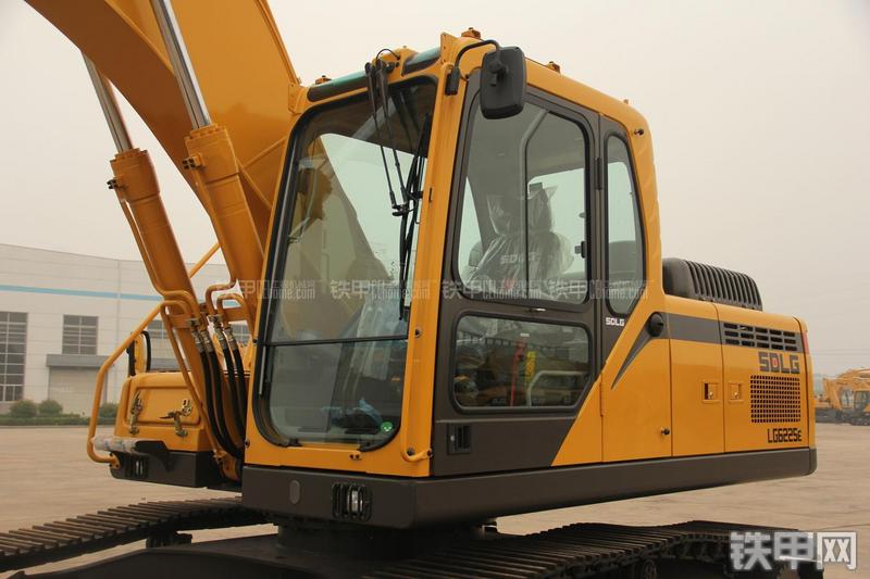 山东临工LG6225E挖掘机局部