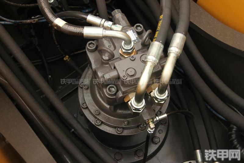 山东临工LG6225E挖掘机局部