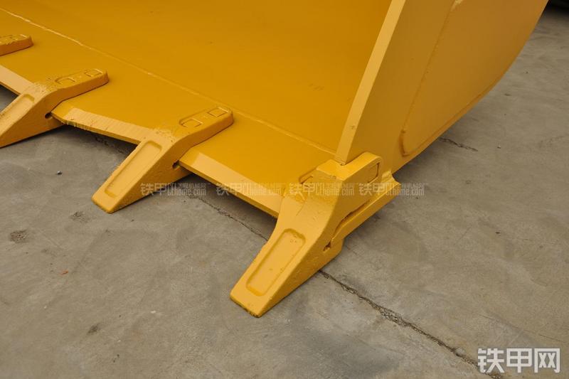 山东临工LG953N节能型装载机局部