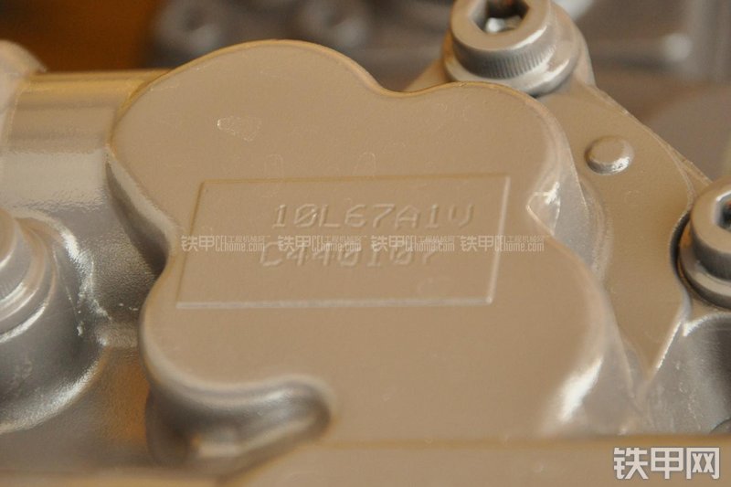 山东临工LG6135E挖掘机局部