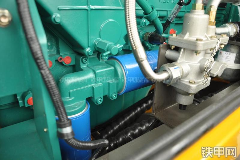 山东临工LG953N节能型装载机局部