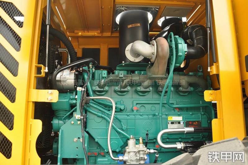 山东临工LG953N节能型装载机局部