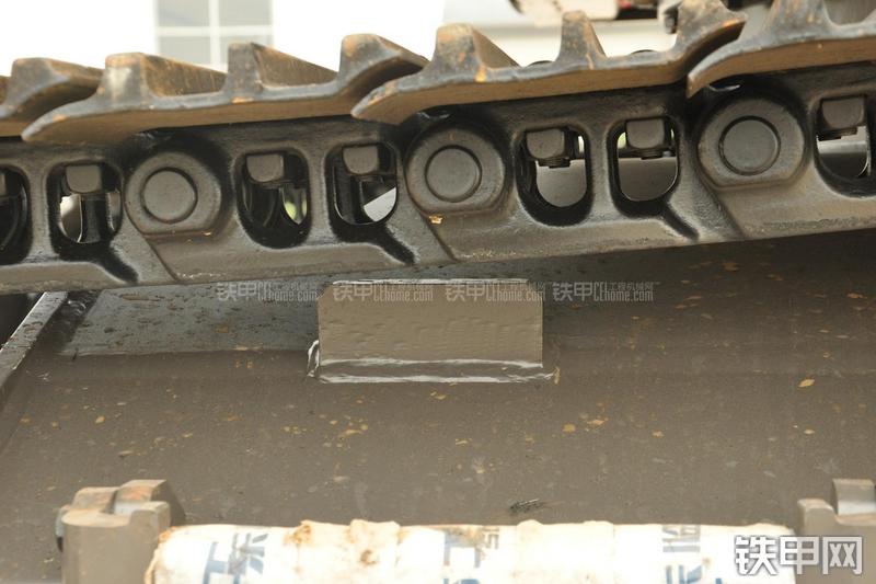 山东临工LG6135E挖掘机局部