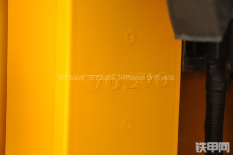 山东临工LG6135E挖掘机局部