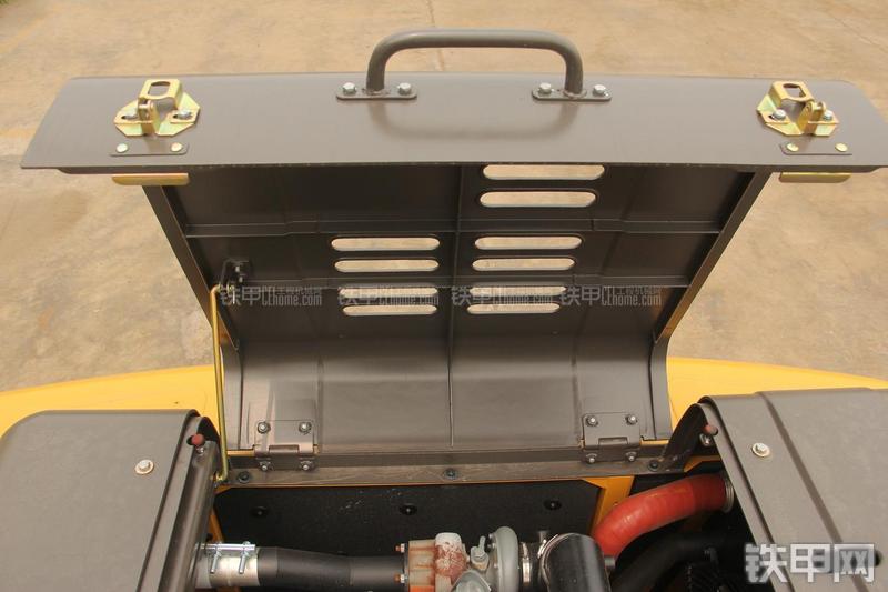 山东临工LG6210挖掘机局部