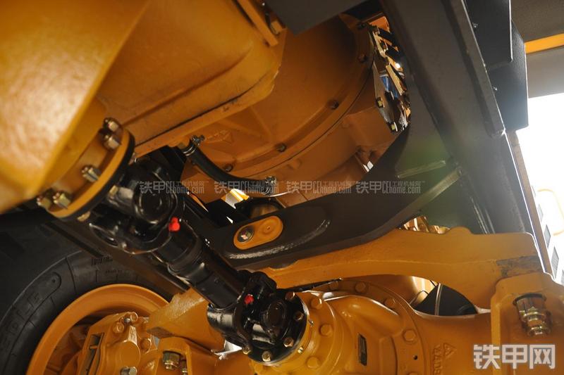 山东临工LG953装载机局部