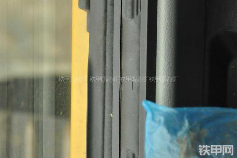 山东临工LG6210挖掘机局部