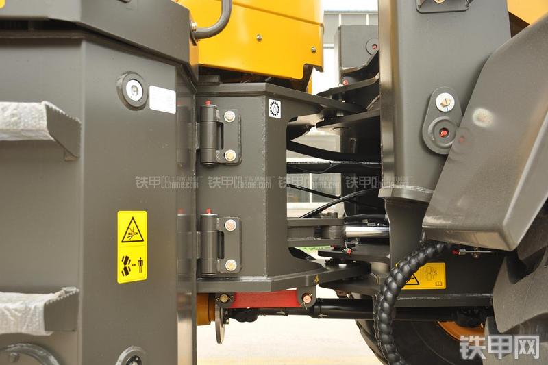 山东临工LG953装载机局部