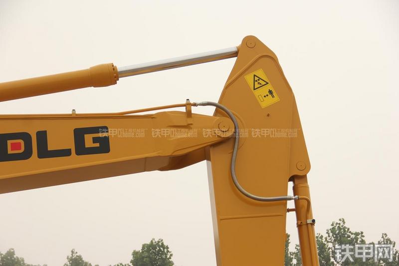 山东临工LG6225E挖掘机局部
