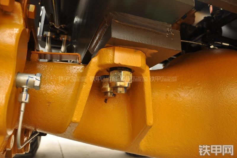 山东临工LG953装载机局部