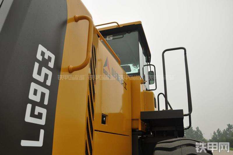 山东临工LG953装载机局部