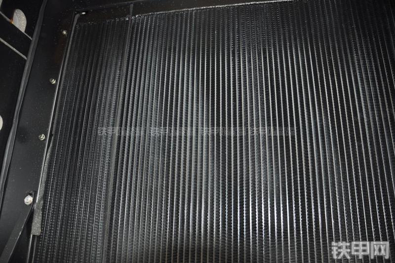 山东临工LG953N节能型装载机局部