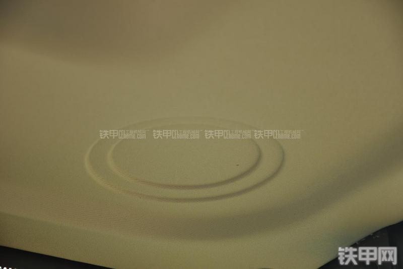 山东临工LG953装载机局部