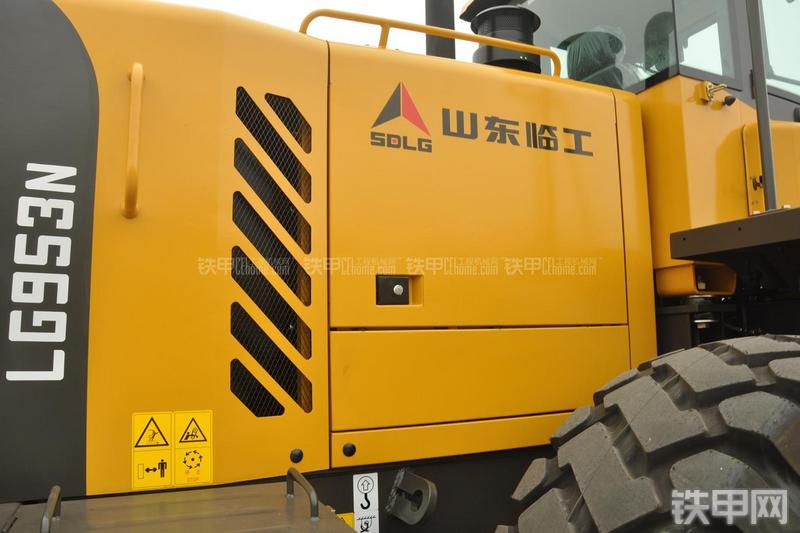 山东临工LG953N节能型装载机局部