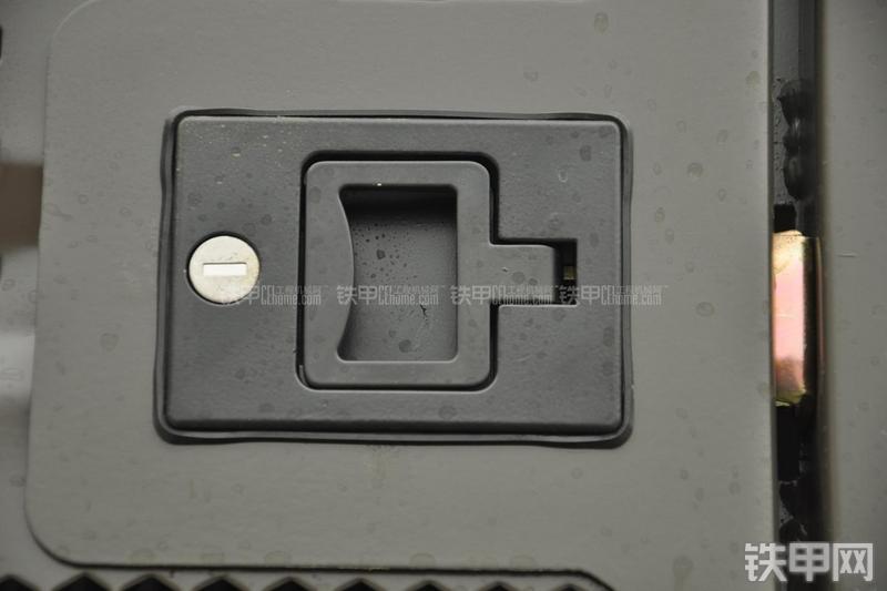 山东临工LG953N节能型装载机局部