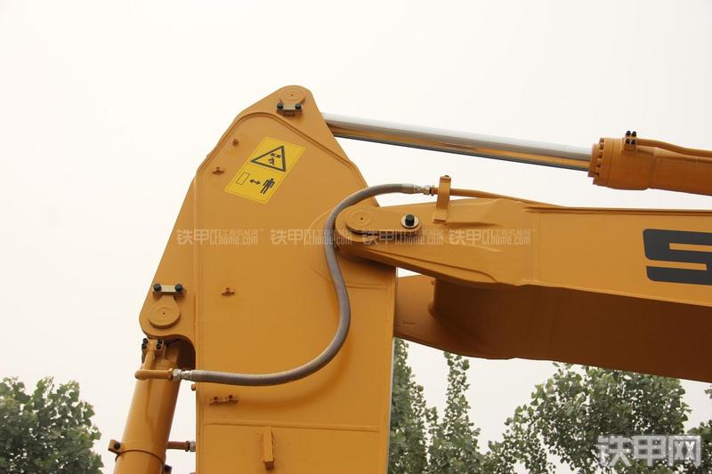 山东临工LG6210挖掘机局部